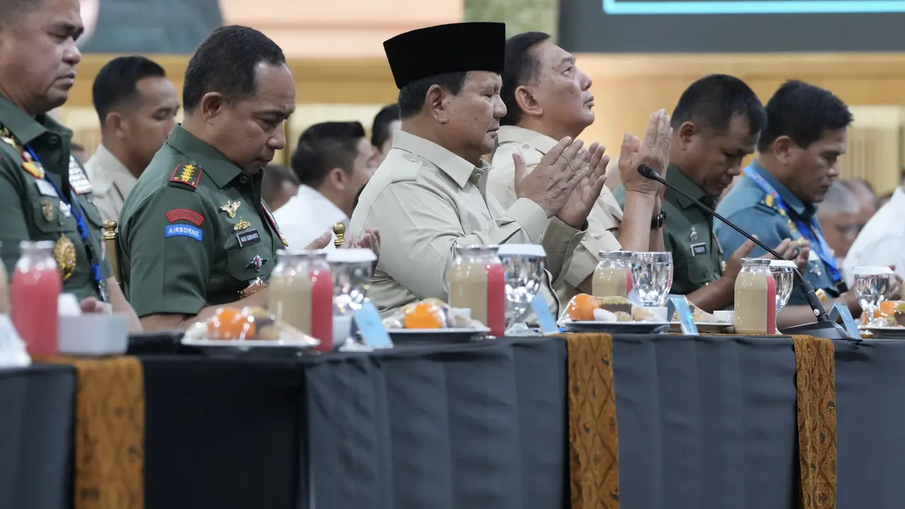 Presiden Prabowo Subianto saat memberikan taklimat kepada 1.500 Komandan Satuan (Dansat) dari seluruh matra TNI