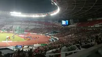 Suasana Stadion Utama Gelora Bung Karno (SUGBK) saat perlombaan cabang olahraga atletik Asian Games 2018, Sabtu (25/8/2018) malam.