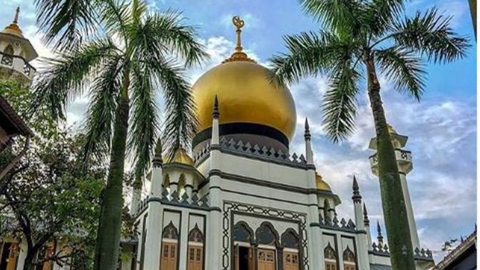 Masjid Sultan Singapura yang juga mempunyai kubah emas seperti di Indonesia. (dok.Instagram @masjidsultan/https://www.instagram.com/p/BAqtRCYte7D/Henry