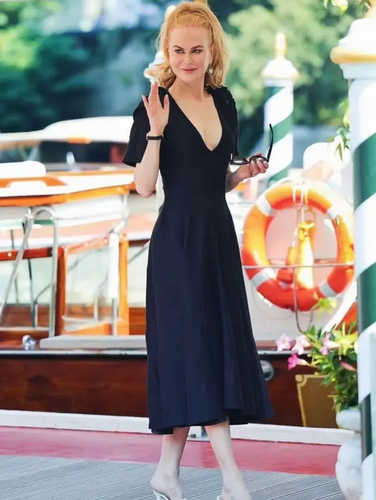 Di momen ini, Nicole Kidman menghadirkan gaya khasnya yang memadukan antara keanggunan dan ketenangan. [Foto: Instagram/nicolekidman]