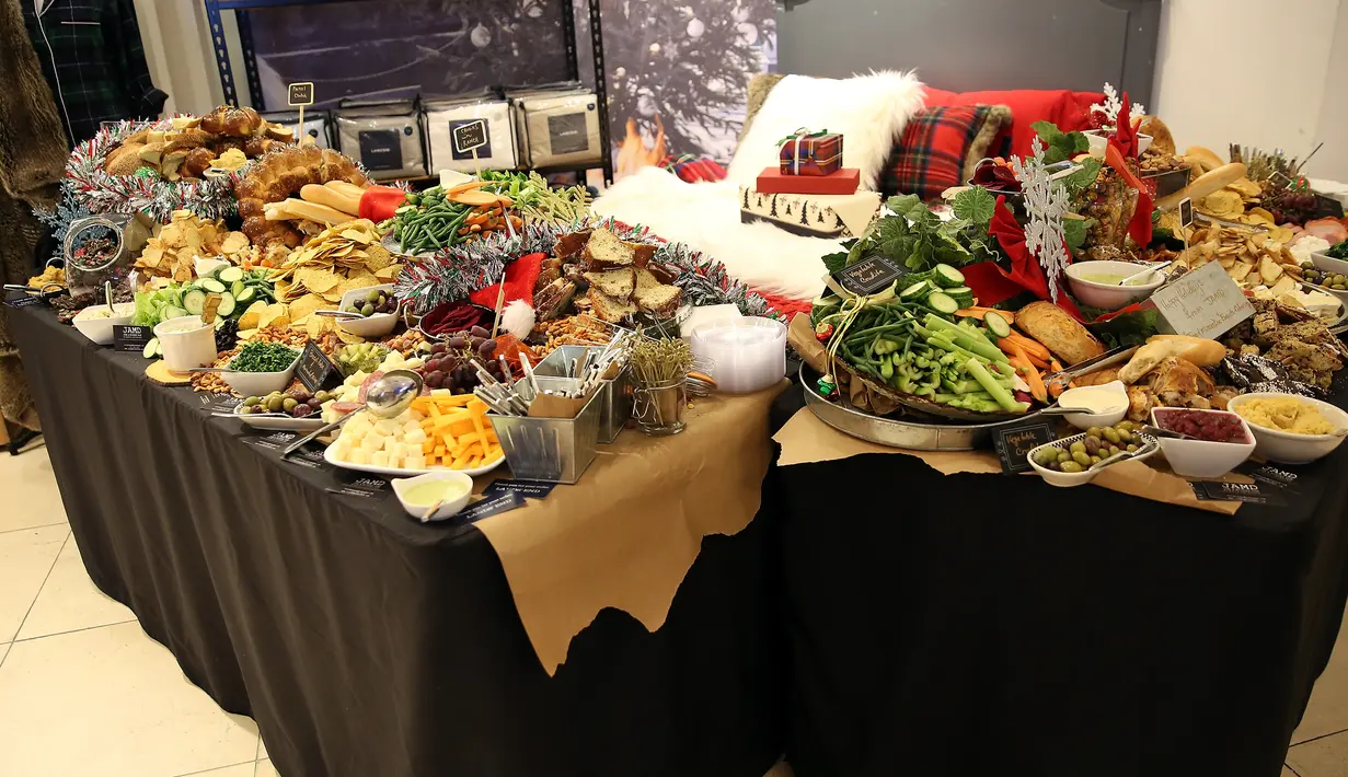 Tradisi di Estonia mengharuskan anda untuk makan dua belas jenis makanan di malam tahun baru, niscaya anda akan mendapatkan kekuatan dari 12 orang di tahun mendatang. (AFP PHOTO / GETTY IMAGES/Monica Schipper)