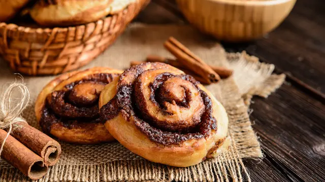 Cinnamon rolls