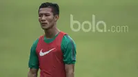 Bek Persib, Henhen Herdiana, saat mengikuti seleksi Timnas Indonesia U-22 di Lapangan SPH Karawaci, Banten, Selasa (7/3/2017). (Bola.com/Vitalis Yogi Trisna)