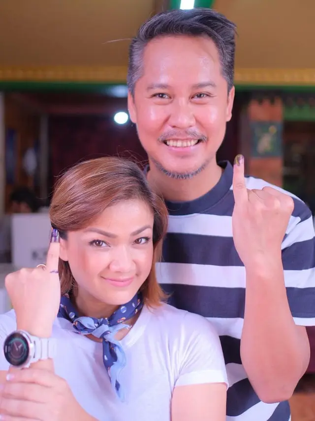 [Fimela] Nirina Zubir dan Ernest Cokelat