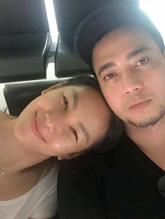 Menurut pengacara Kalina, Devi Waluyo saat di hubungi awak media mengakui bahwa kliennya sedang ada masalah dalam keluarganya. Namun dia enggan menjelaskan. (Instagram/kalinaocktaranny)