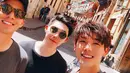 Eric Nam mempunyai dua adik laki-laki, Eddie Nam dan Brian Nam. Eddie bekerja sebagai manajer dari Eric, sedangkan Brian ada seorang mahasiswa di Universitas Columbia. (Foto: allkpop.com)