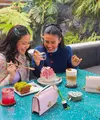 Baru-baru ini, keduanya kembali menjadi sorotan publik setelah menghabiskan waktu bersama. Mereka terlihat menikmati momen piknik dalam balutan OOTD yang super memikat, head to toe in Kate Spade New York. [Kate Spade]