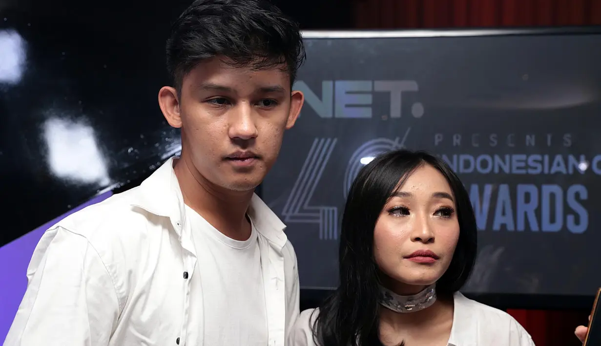 "Undangan paling ribet, soalnya kita mesti cari alamat, dan ngirimin satu-satu. Gue waktu itu bahkan seharian muterin Tiki kirim undangan. At least kita turun langsung,” ujarnya. (Deki Prayoga/Bintang.com)