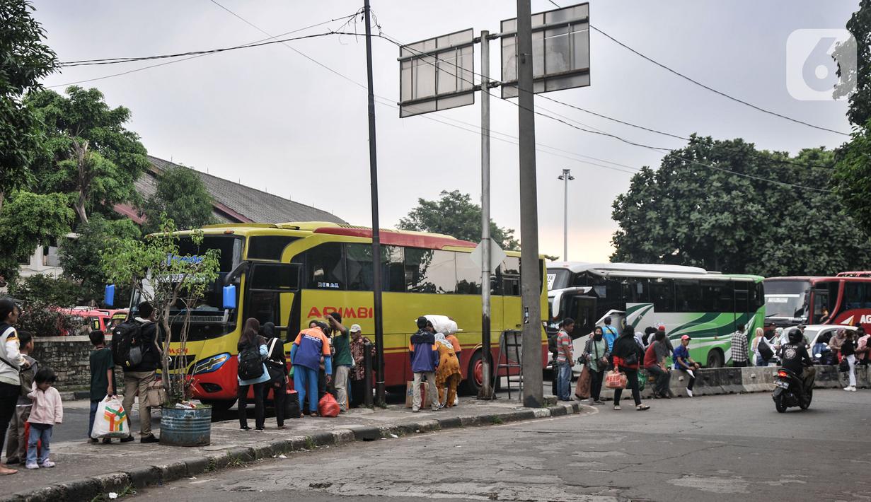 Puncak arus balik di Terminal Kampung Rambutan diperkirakan berlangsung sampai hari ini. (merdeka.com/Iqbal S Nugroho)