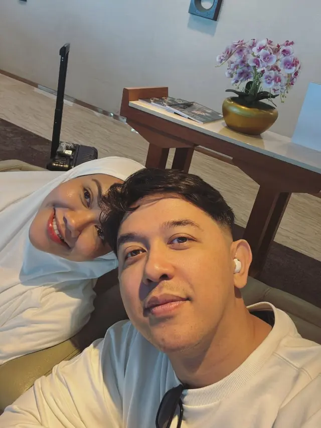 Potret Empat Pasutri Artis Jalani Umrah, dari Rizky Febian-Mahalini hingga Vidi Aldiano-Sheila Dara
