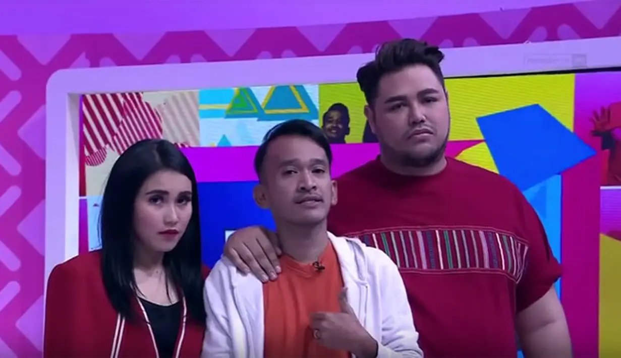 Ruben ikut bersuara lantaran menurutnya acara tersebut sudah kelewatan. Apalagi kabar tersebut belum jelas kebenarannya. Ivan Gunawan yang berada disampingnya juga mencoba menguatkan sahabatnya tersebut. (dok.youtube/trans tv official)