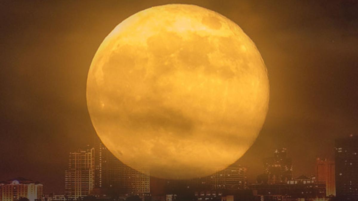 Bulan purnama membawa pengaruh pada kehidupan di permukaan bumi pengaruh tersebut adalah terjadinya