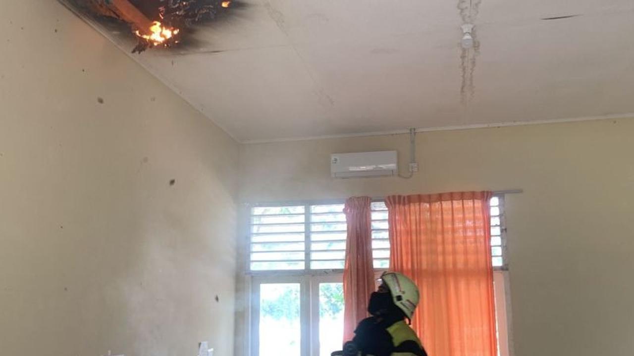 Damkar Berhasil Padamkan Kebakaran di SMPN 15 Bintan, Diduga Akibat Korsleting Listrik