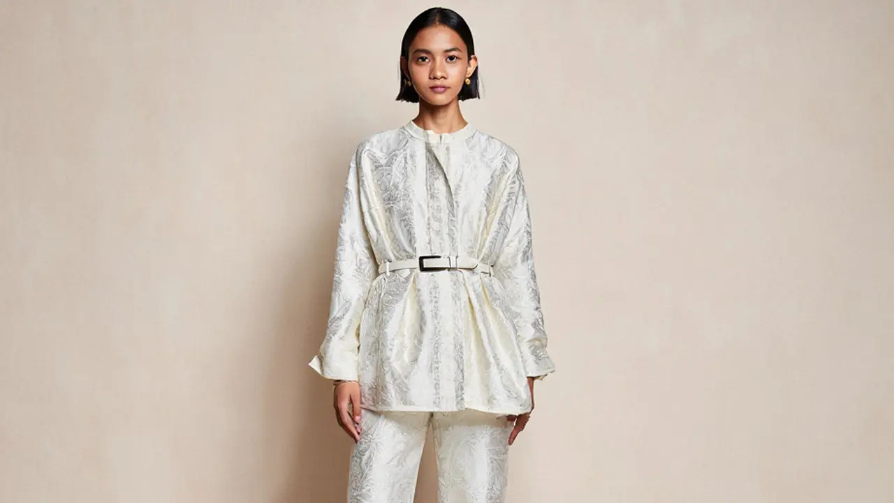 Baju Brokat Setelan Celana Panjang (Foto: AI)
