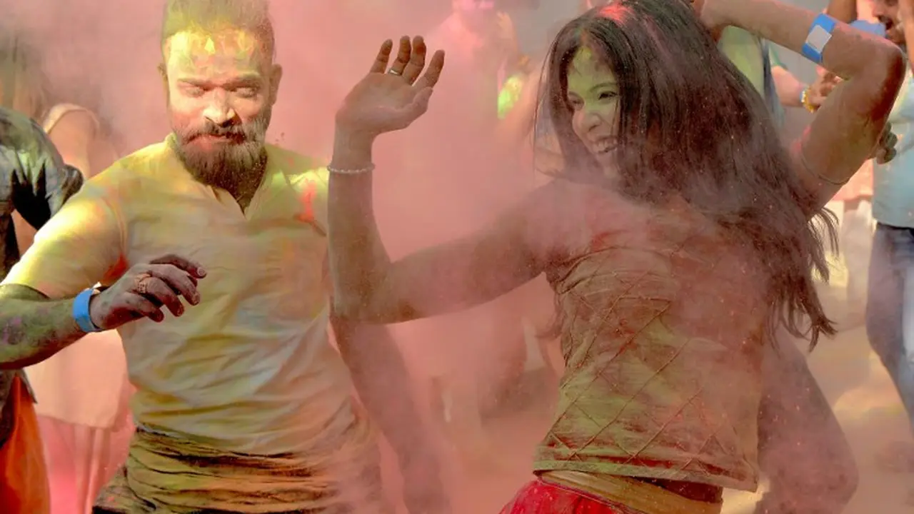 [Bintang] Festival Holi