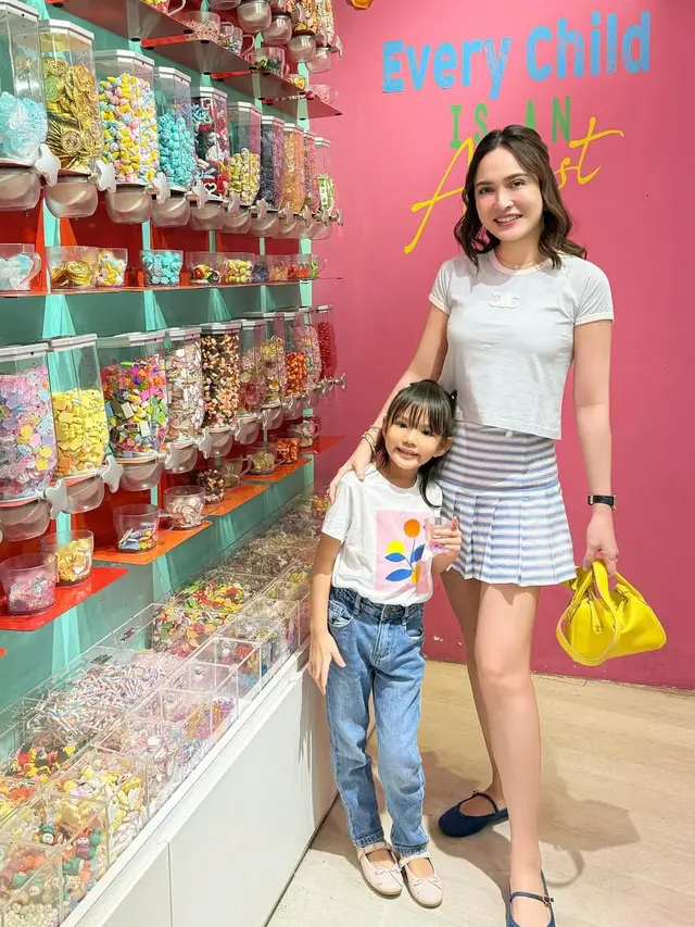 Shandy Aulia dan Claire selalu tampil stylish. [@shandyaulia]