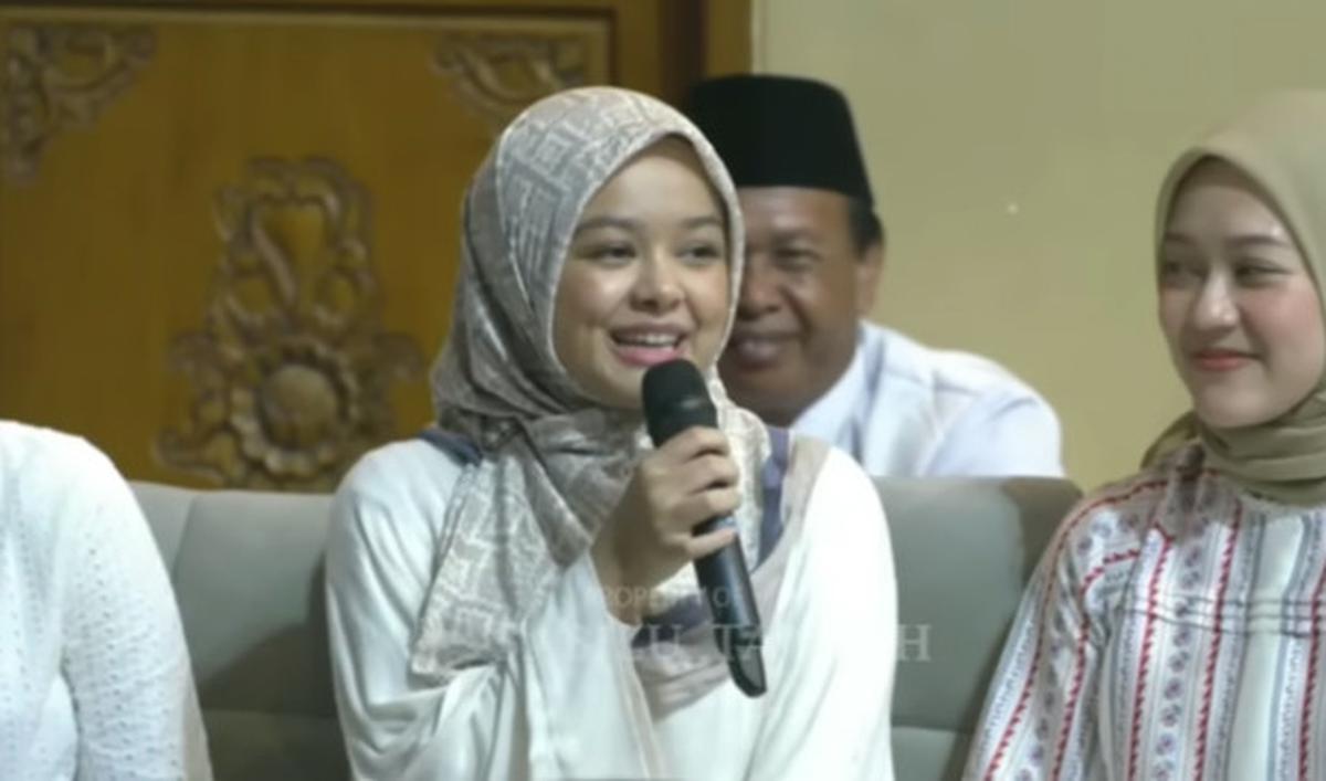 "Assalamualaikum," ucapnya.