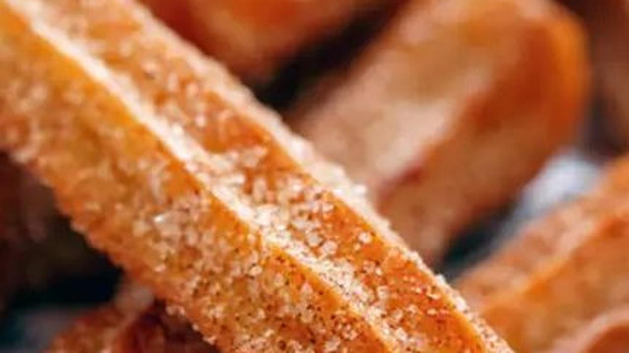6. Kue Churros Kayu Manis