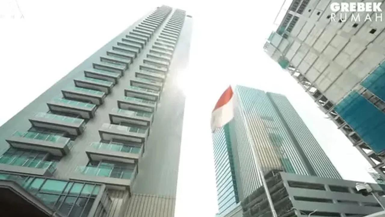 Situasi itu pun mendorong Metropolis Land untuk melahirkan proyek baru yaitu Aryaduta Suites yang berlokasi di jantung Ibu Kota, tepatnya di kawasan segitiga emas Sudirman CBD.