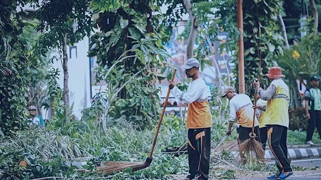 Potret Perantingan Pohon di Surabaya
