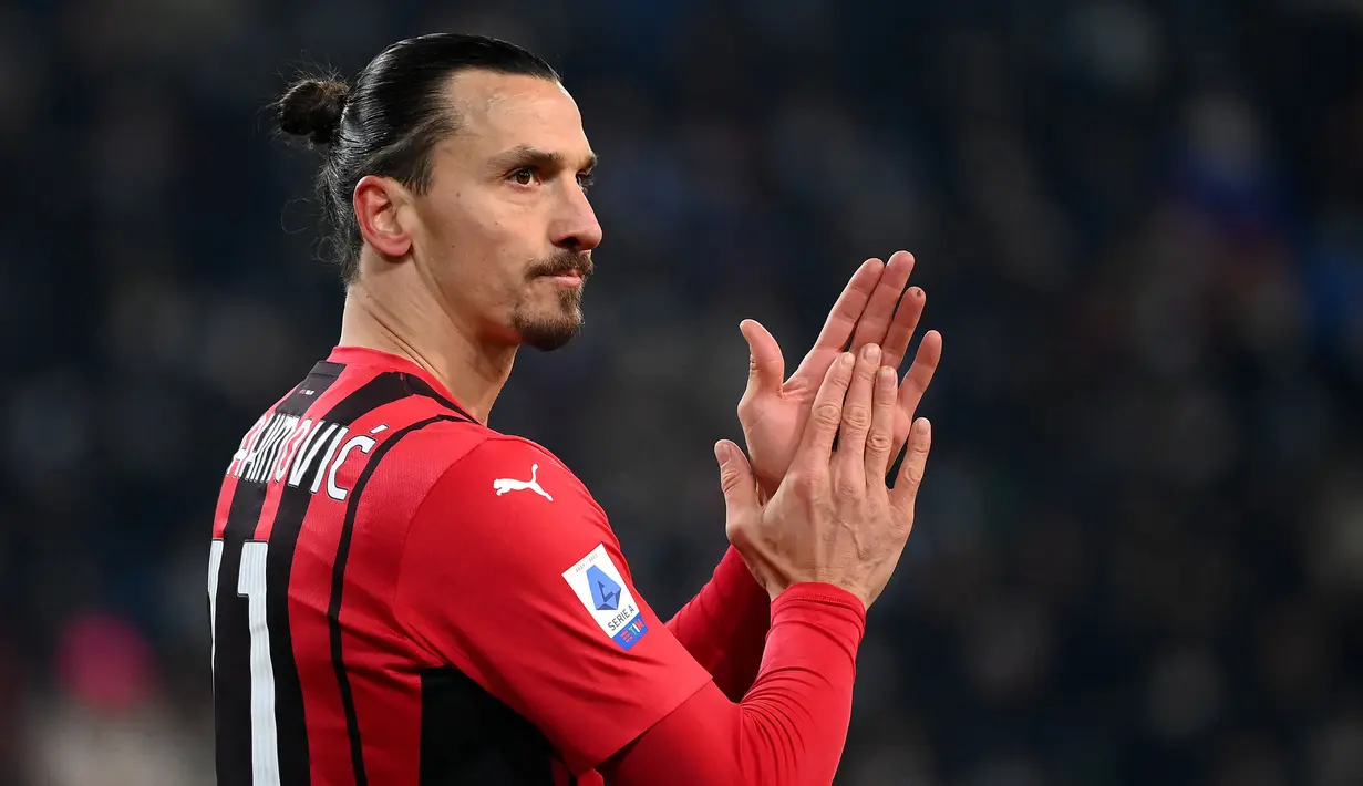 <p>Zlatan Ibrahimovic menjadi salah satu pemain yang memiliki kisah manis dengan Mino Raiola. Ia bergabung dengan agensi Raiola sejak membela Juventus. Berkat pria Italia tersebut, Ibra pernah mencicipi karier di beberapa klub top Eropa bahkan Amerika seperti Inter Milan, Barcelona, AC Milan, PSG, Manchester United, dan LA Galaxy. (AFP/Marco Bertorello)</p>