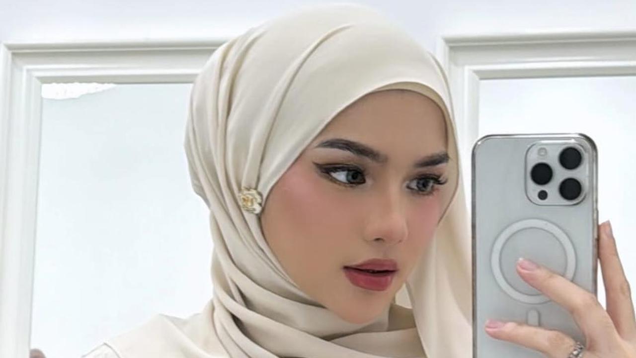 Pemotretan Terbaru Davina Karamoy dengan Hijab, Cantik Memukau dengan Makeup Timur Tengah