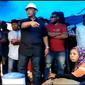 Beredar video di media sosial, bos perusahaan tambang PT GKP di wawonii menyuruh-nyuruh polisi memborgol warga penolak tambang.(liputan6.com/Ahmad Akbar Fua)