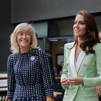 Blazer menjadi kunci gaya ala lady boss yang tak terbantahkan. OOTD menjanjikan dengan blazer dan rok pleatse berhasil hadirkan gaya yang memukau. [Foto: Instagram/ princeandprincessofwales]