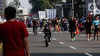 Kawasan itu dipadati oleh warga Jakarta untuk beraktivitas, seperti jalan santai, olahraga lari, dan bersepeda. (Liputan6.com/Angga Yuniar)