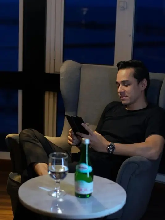 Penampilannya yang mengikuti zaman pun membuat Rionaldo terlihat lebih muda dari umurnya [instagram/rio.stokhorst]