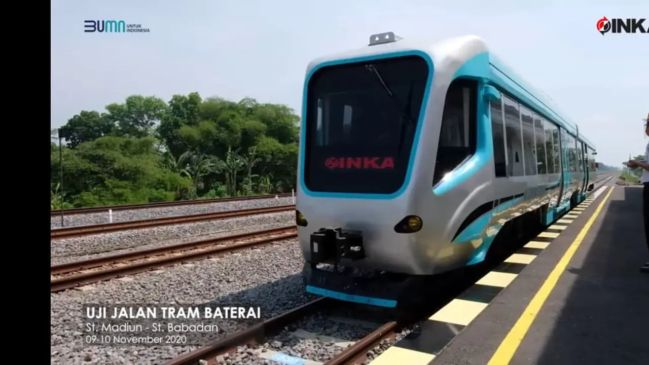 Tram Baterai (kereta ringan) buatan PT INKA (Persero)