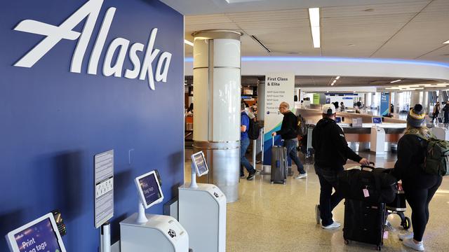 Alaska Airlines Batalkan ratusan penerbangan