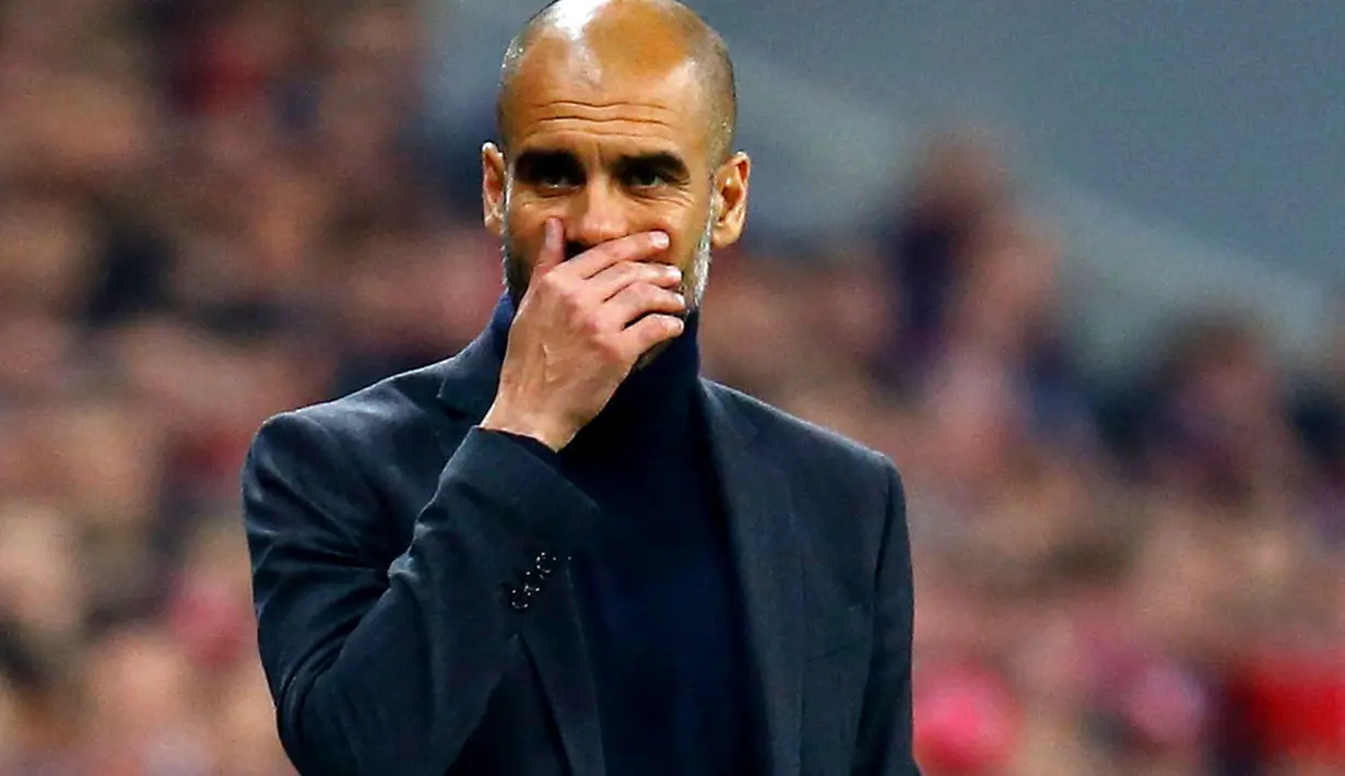 Kekecewaan juga tidak bisa disembunyikan dari raut wajah pelatih Bayern Munich, Josep Guardiola, pasca dipermalukan Real Madrid 0-4 di Allianz Arena, (30/4/2014). (REUTERS/Kai Pfaffenbach)