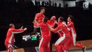 Ihsan Maulana Mustofa merayakan kemenangannya bersama tim bulu tangkis Indonesia usai melawan Malaysia, Lee Zii Jia pada final bulu tangkis beregu putra SEA Games XXIX Kuala Lumpur, Malaysia, Kamis (24/8). (Liputan6.com/Faizal Fanani)