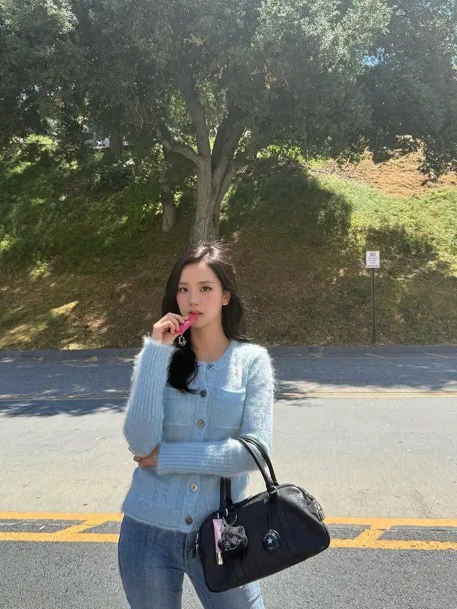 Mix and Match Jeans ala Idol (Instagram/@sooyaaa__)