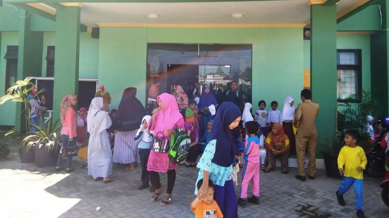Dilabrak Ibu-Ibu Wali Murid, Kadisdik Sumenep Memilih Kabur