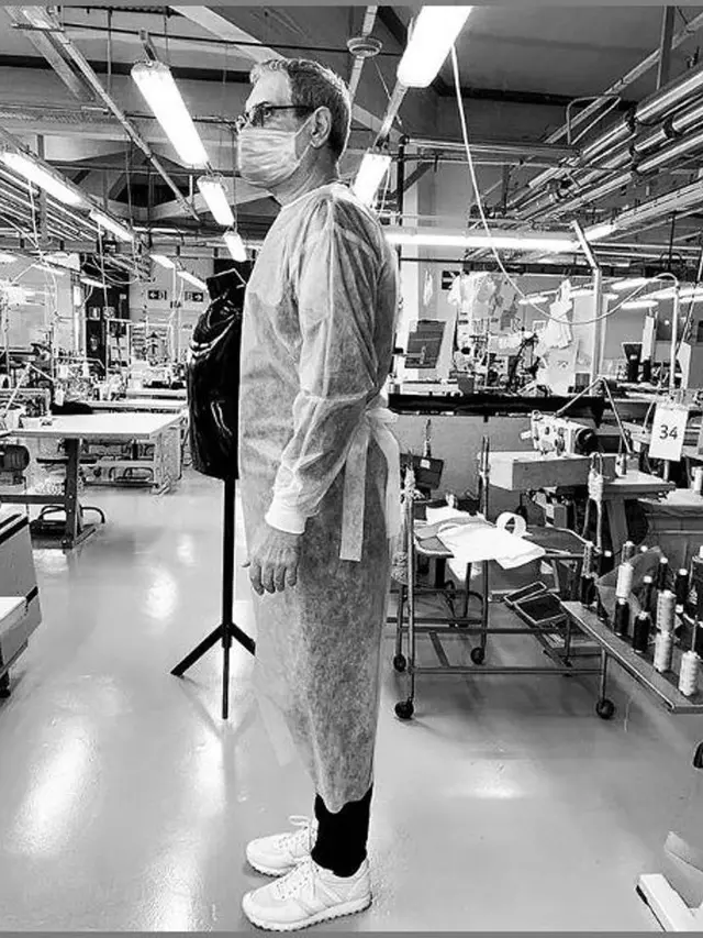 Giorgio Armani memproduksi setelan medis sekali pakai