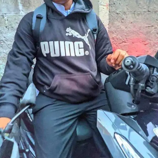6 Plesetan Merek Jaket Nyeleneh Ini Bikin Senyum Tipis, Tetap Tampil Keren