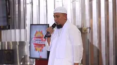 Kompleks majelis Az Zikra KH Arifin Ilham di Sentul, Bogor, Jawa Barat, diserang segerombolan orang pada Rabu 11 Februari 2015 sekitar pukul 23.00 WIB. Mereka berjumlah sekitar 30 orang. 