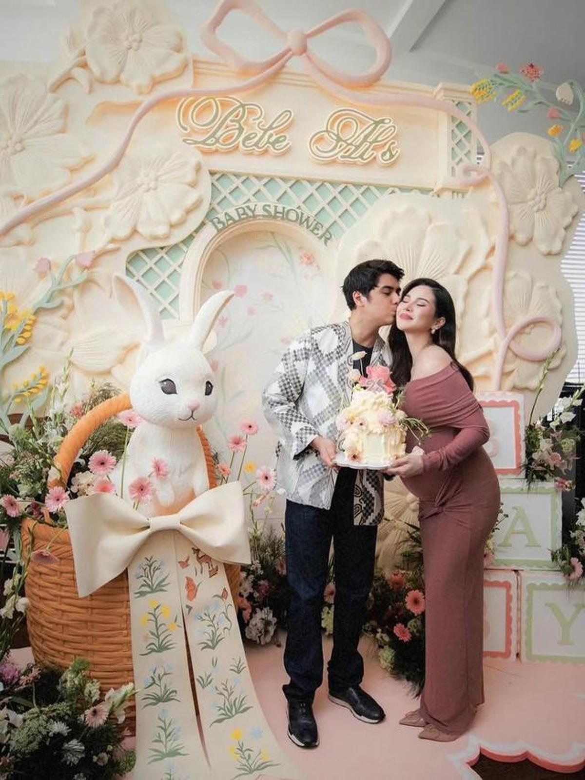 8 Potret Detail Dekorasi Acara Ultah dan Baby Shower Alyssa Daguise, Tampilkan Sisi Romantis Al Ghazali