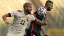 Gelandang timnas Belgia, Yannick Carrasco berebut bola dengan gelandang timnas Kroasia Marcelo Brozovic dalam laga uji coba menjelang Euro 2020 di Stade Roi Baudouin, Senin (7/6/2021) dinihari WIB. Belgia mengatasi Kroasia 1-0 berkat gol semata wayang Romelu Lukaku. (AP Photo/Francisco Seco)