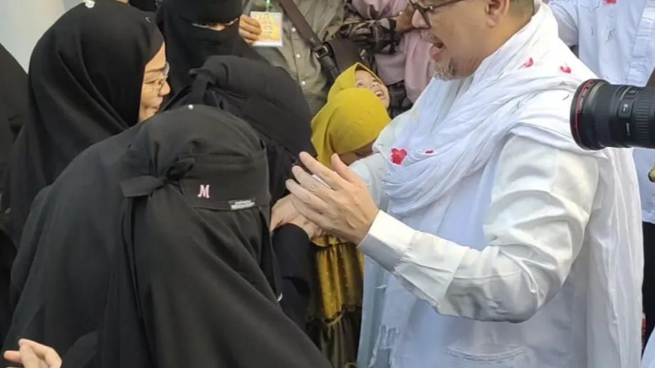 Istri mantan pimpinan Front Pembela Islam (FPI) Rizieq Shihab, Syarifah Fadhlun Yahya tutup usia pada Sabtu (16/12).