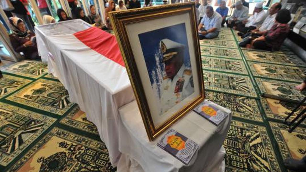 Suasana duka di kediaman Sudomo