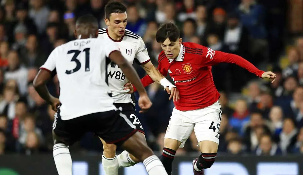 MU akhirnya memastikan tiga poin di masa injury time berkat gol yang dicetak oleh Alejandro Garnacho. (AP/Leila Coker)
