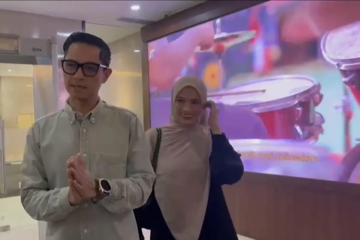 Dude Herlino dan Alyssa Soebandono tiba di Bareskrim Polri