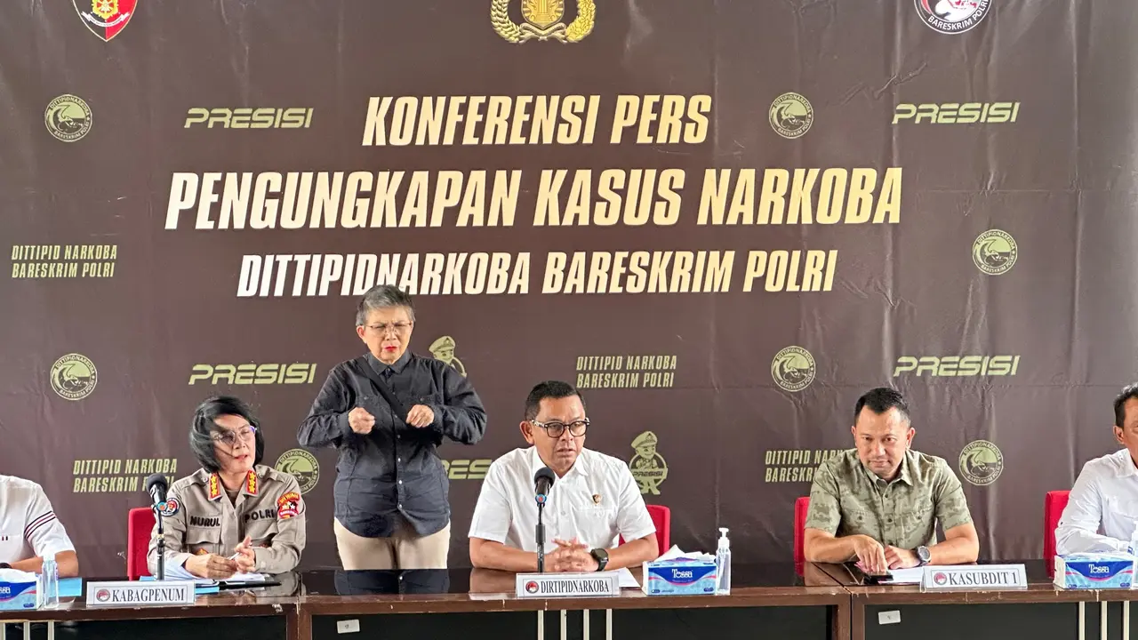 Polri mengungkap upaya penyelundupan sabu cair seberat 264,73 kilogram oleh Warga Negara Iran dengan modus dicampurkan dalam cairan bensin, Kamis (11/5/2023)
