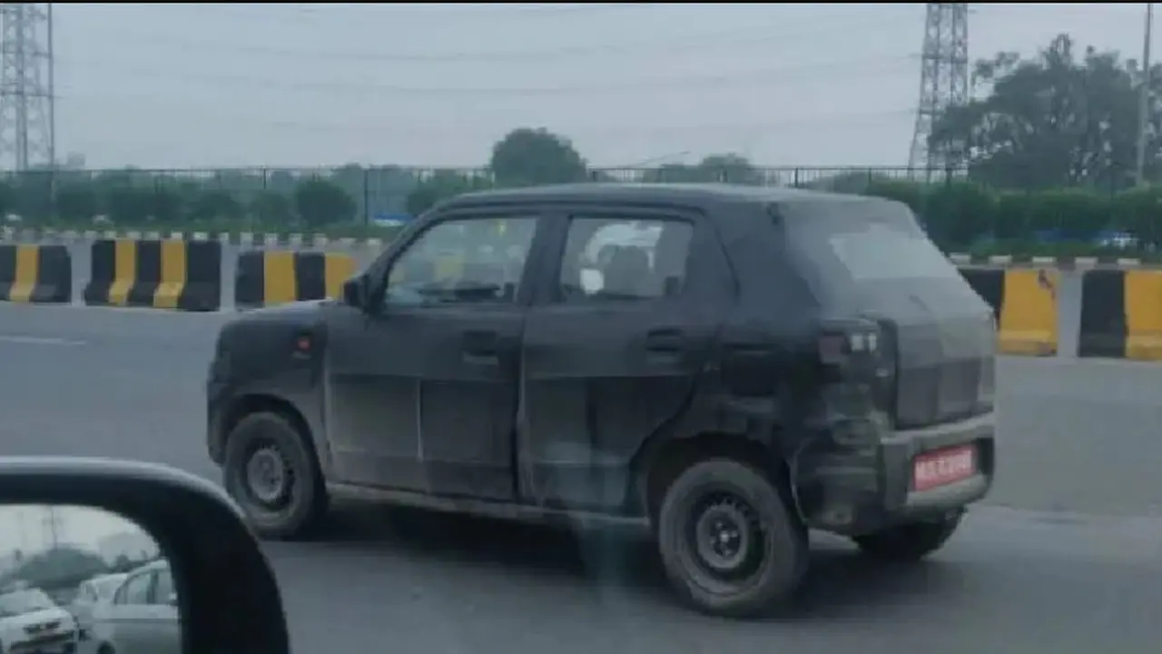 Sebuah mobil milik Suzuki kepergok sedang melakukan uji jalan di India baru-baru ini. Menyasar segmen crossover, Suzuki S-Presso dikabarkan siap meluncur dalam waktu dekat.