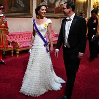 Kate Middleton saat hadir dalam perjamuan negara di Istana Buckingham. (VICTORIA JONES / POOL / AFP)