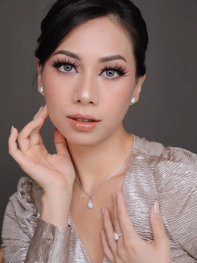 Makeup Bold and Flawless