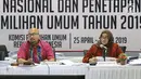 Komisioner KPU RI, Ilham Saputra (kiri) memimpin rapat Rekapitulasi Hasil Penghitungan Perolehan Suara Tingkat Nasional dan Penetapan Hasil Pemilihan Umum Tahun 2019, Jakarta, Rabu (7/5/2019). Rapat masih membahas dan menetapkan hasil perolehan suara dari PPLN. (Liputan6.com/Helmi Fithriansyah)